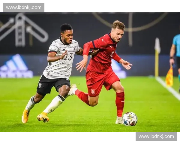 全球足球赛事直播实时更新比分分析与赛况追踪平台数据解读前瞻 全球足球赛事直播实时更新比分分析与赛况追踪平台数据解读前瞻